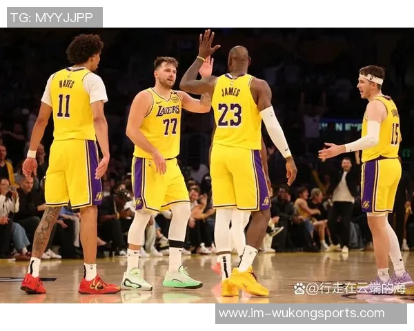 詹姆斯赞八村塁关键三分表现称其为大心脏黑武士展现实力